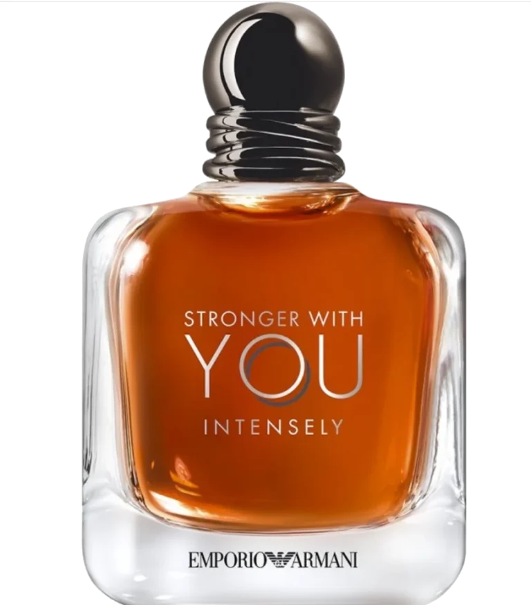 Szklany flakon ze złotym płynem - męskie perfumy Emporio Armani Stronger With You Intensely 100ml. Słodki, zimowy zapach z nutą kasztana i wanilii.